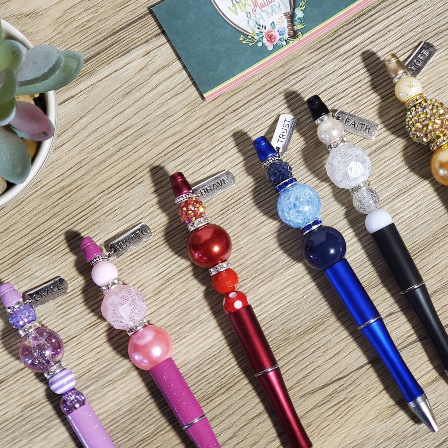 Bee Pens, Beaded Ballpoint Pen, Bubblegum Beads, Office Supplies, Writ – B  Barry Nerdy